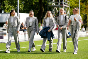 Kayleigh van Dooren, Jaimy Ravensbergen, Elena Dhont, Ella Peddemors en Danique van Ginkel bij FC Twente