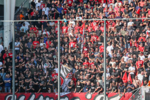 FC Twente-supporters in het uitvak van FC Utrecht