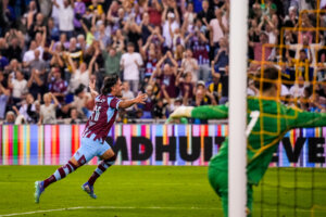 Irakli Yegoian na zijn goal voor Vitesse