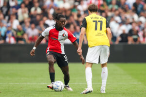 Een duel tussen Feyenoord en NAC