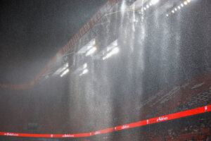 Heftige regenval in De Grolsch Veste