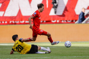 Youri Regeer in actie tegen NAC Breda