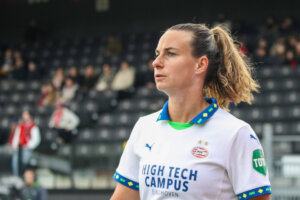 Renate Jansen in het derde shirt van PSV
