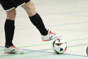 Een bal in het futsal