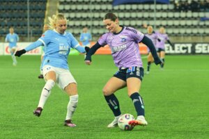 Eshly Bakker in actie namens Linköping FC