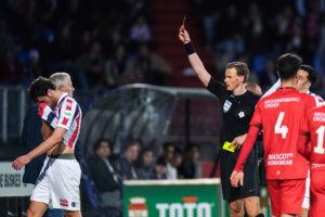 Kyan Vaesen krijgt rood