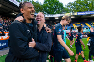 Sébastian Haller met Jordy Zuidam