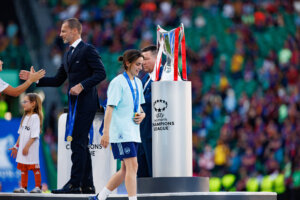 Renée Slegers heeft haar UEFA Women's Champions League-medaille om