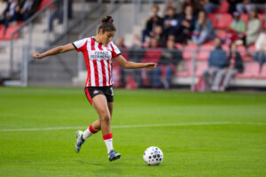Chimera Ripa aan de bal namens PSV