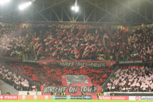 FC Utrecht-supporters in het uitvak bij SC Freiburg