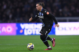 Maxence Rivera aan de bal