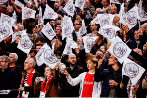 Fans van Ajax tijdens het duel tegen Galatasaray