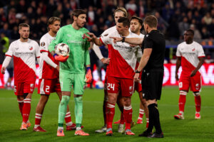 FC Utrecht reageert na de rode kaart voor Vasilis Barkas