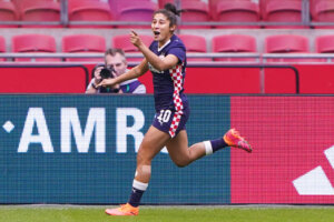 Chimera Ripa juicht na een goal voor PSV