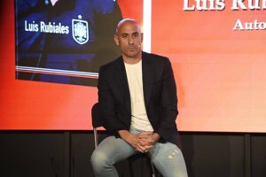 Luis Rubiales bij zijn boekpresentatie