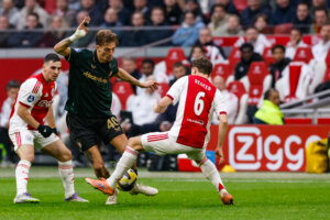 Luciano Valente tegen Youri Regeer