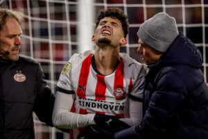 Ricardo Pepi moet geblesseerd van het veld