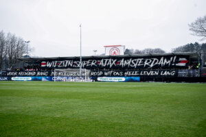 De Ajax-fans met een sfeeractie in het uitvak van Telstar