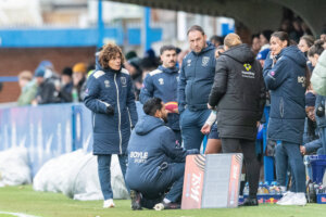 Estelle Cascarino mag niet invallen bij West Ham United vanwege een oorbel