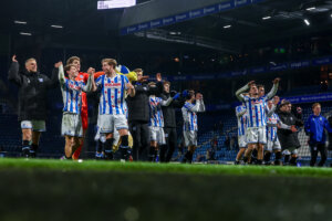SC Heerenveen viert feest na de winst op RKC Waalwijk