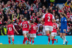 Arsenal juicht, Wieke Kaptein (Chelsea) baalt