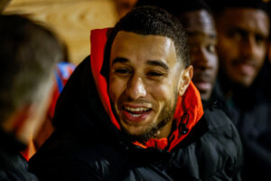 Bilal Ould-Chikh op de bank bij FC Volendam