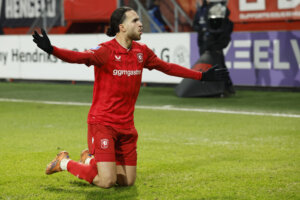 Ramiz Zerrouki viert zijn goal tegen SC Heerenveen