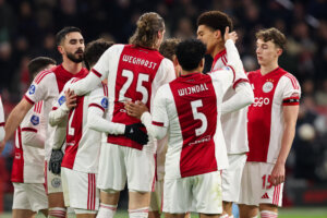 Ajax viert de 4-1