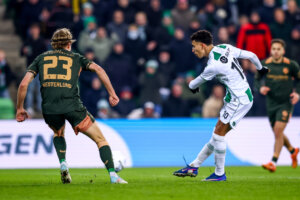 Younes Taha haalt uit