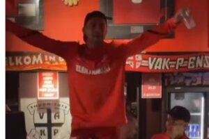 Bart van Rooij met een biertje in zijn hand