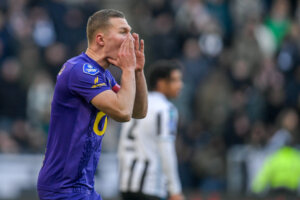 Boy Kemper schreeuwt richting een teamgenoot