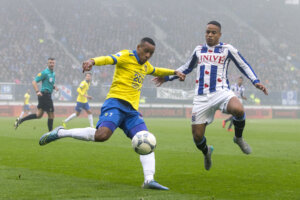 Lucas Bijker in het shirt van SC Heerenveen