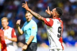 Danilo viert een doelpunt