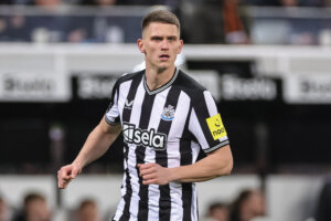 Sven Botman namens Newcastle United