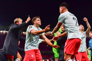 FC Twente viert het gelijkspel bij Manchester United