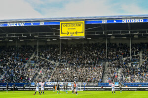 De VAR in het Abe Lenstra Stadion