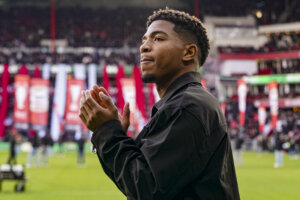 Shurandy Sambo neemt afscheid van de PSV-supporters