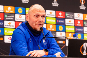 Joseph Oosting op de persconferentie in Bodø