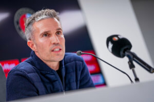 Robin van Persie bij de persconferentie