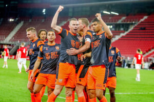 FC Volendam viert goal tegen Jong AZ