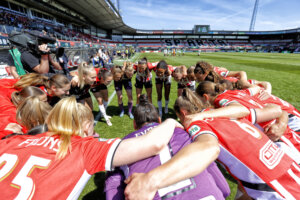 De speelsters van PSV voorafgaand aan de bekerfinale