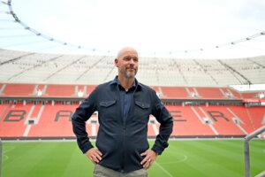 Erik ten Hag in de BayArena