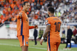 Virgil van Dijk en Memphis Depay