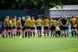 De OranjeLeeuwinnen trainen in Zwitserland