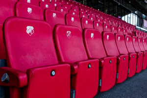 Stoelen met het logo van FC Utrecht in De Galgenwaard