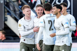 PSV viert de prachtige treffer van Joey Veerman tegen NEC