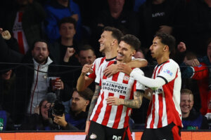 PSV viert de tweede treffer van Dennis Man tegen Napoli