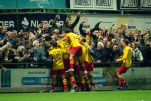 ROHDA Raalte viert de 1-0 tegen FC Twente