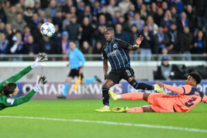 Carlos Forbs scoort tegen FC Barcelona