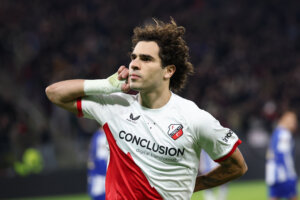 Miguel Rodríguez juicht na zijn goal tegen FC Porto